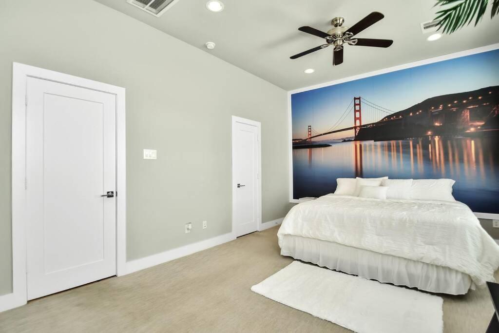 Amazing Rooftop! Downtown Skyline Views!!! Sleeps 15 휴스턴 외부 사진