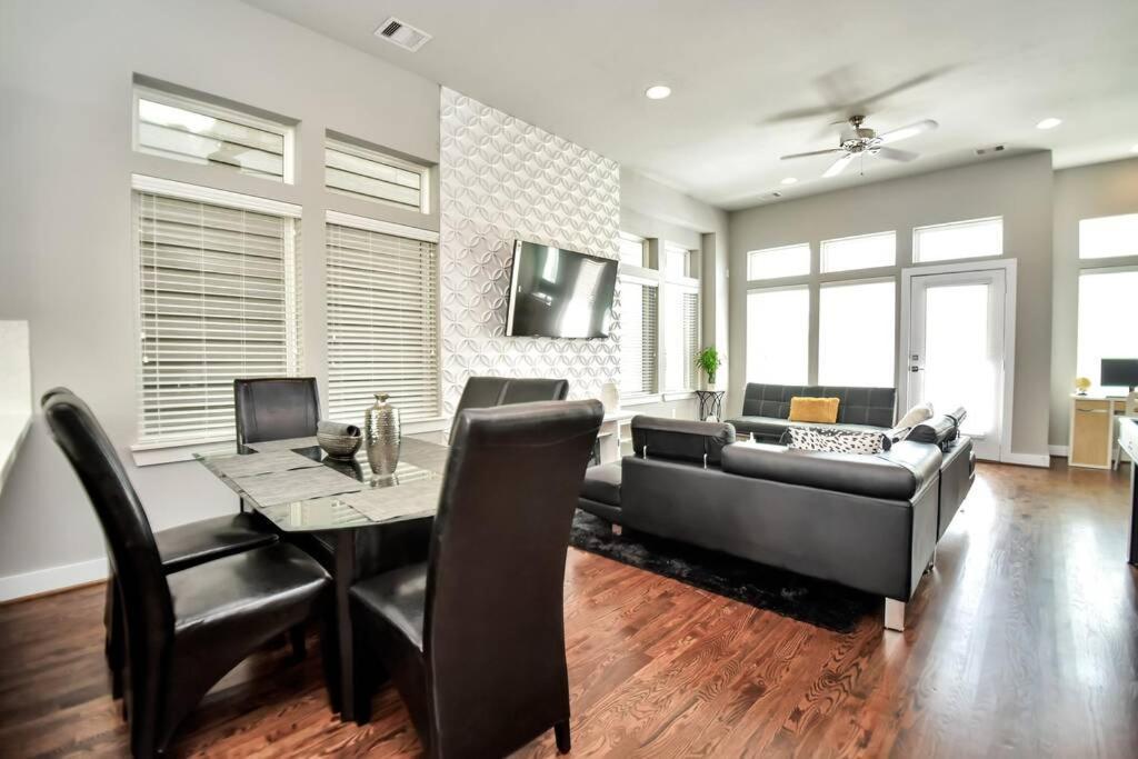 Amazing Rooftop! Downtown Skyline Views!!! Sleeps 15 휴스턴 외부 사진