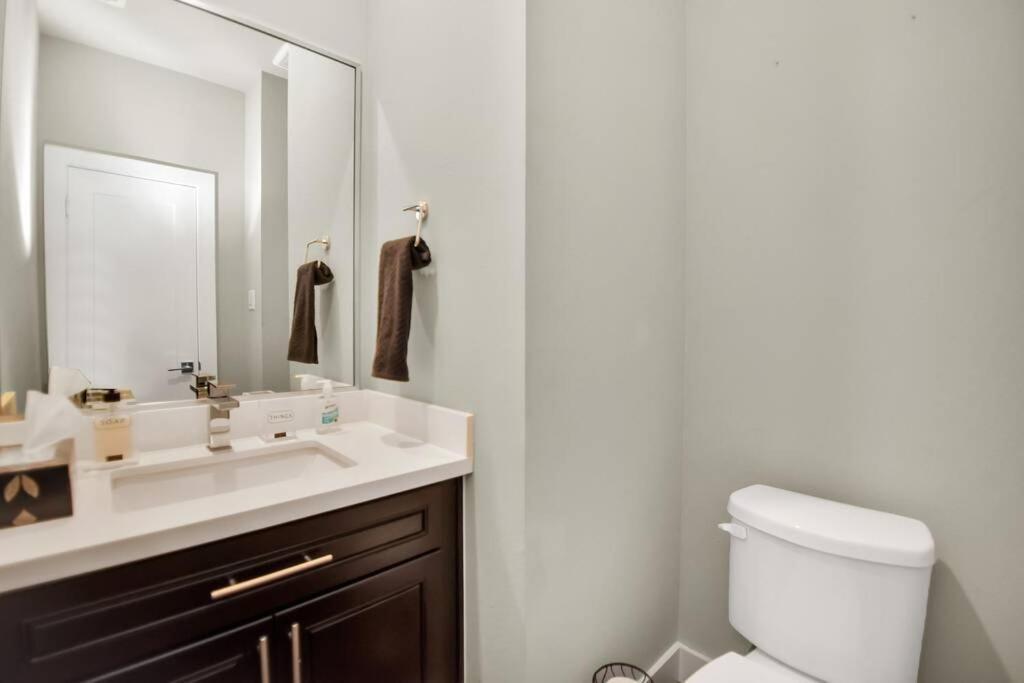 Amazing Rooftop! Downtown Skyline Views!!! Sleeps 15 휴스턴 외부 사진